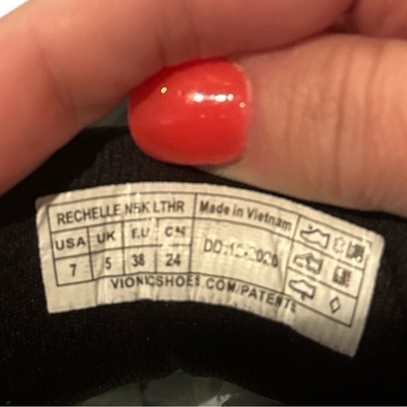 EUC - Vionic Rechelle Nubuck Leather Sneakers - size 7 - Picture 6 of 7